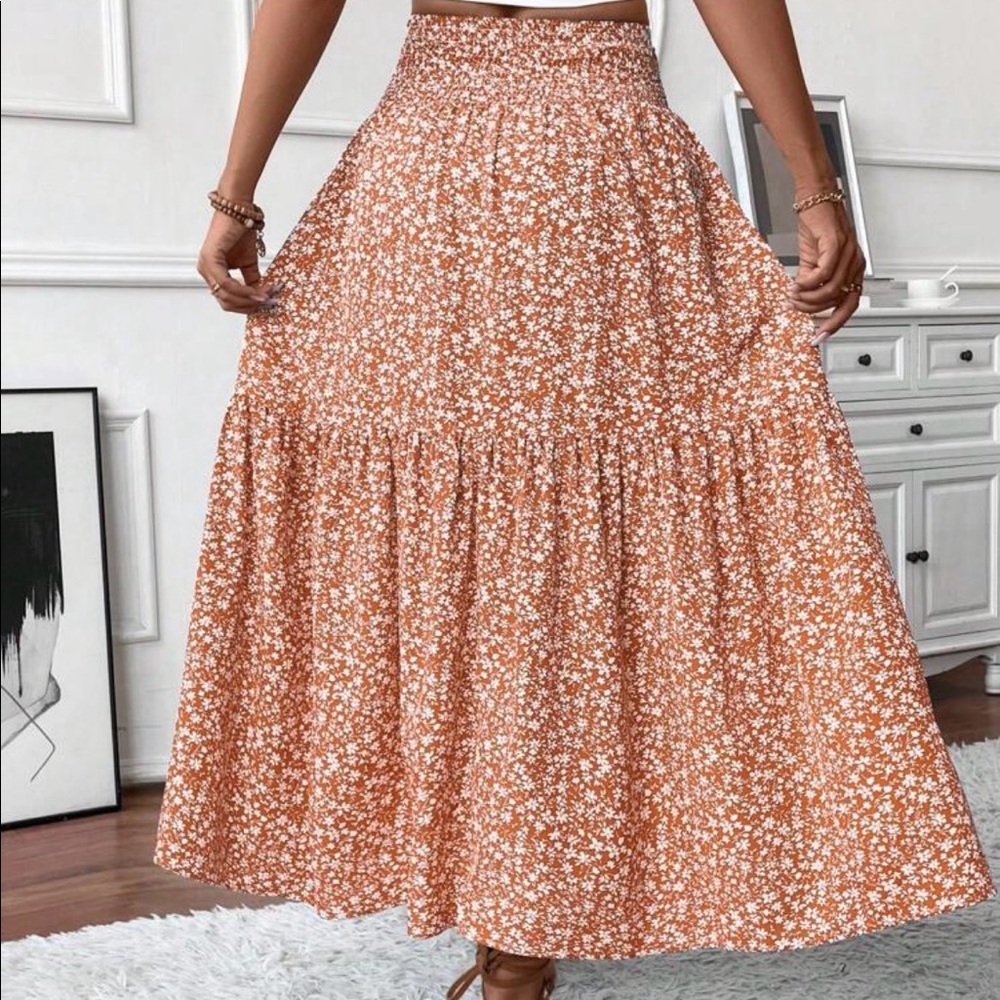 Orange floral skirt - Picture 3 of 5